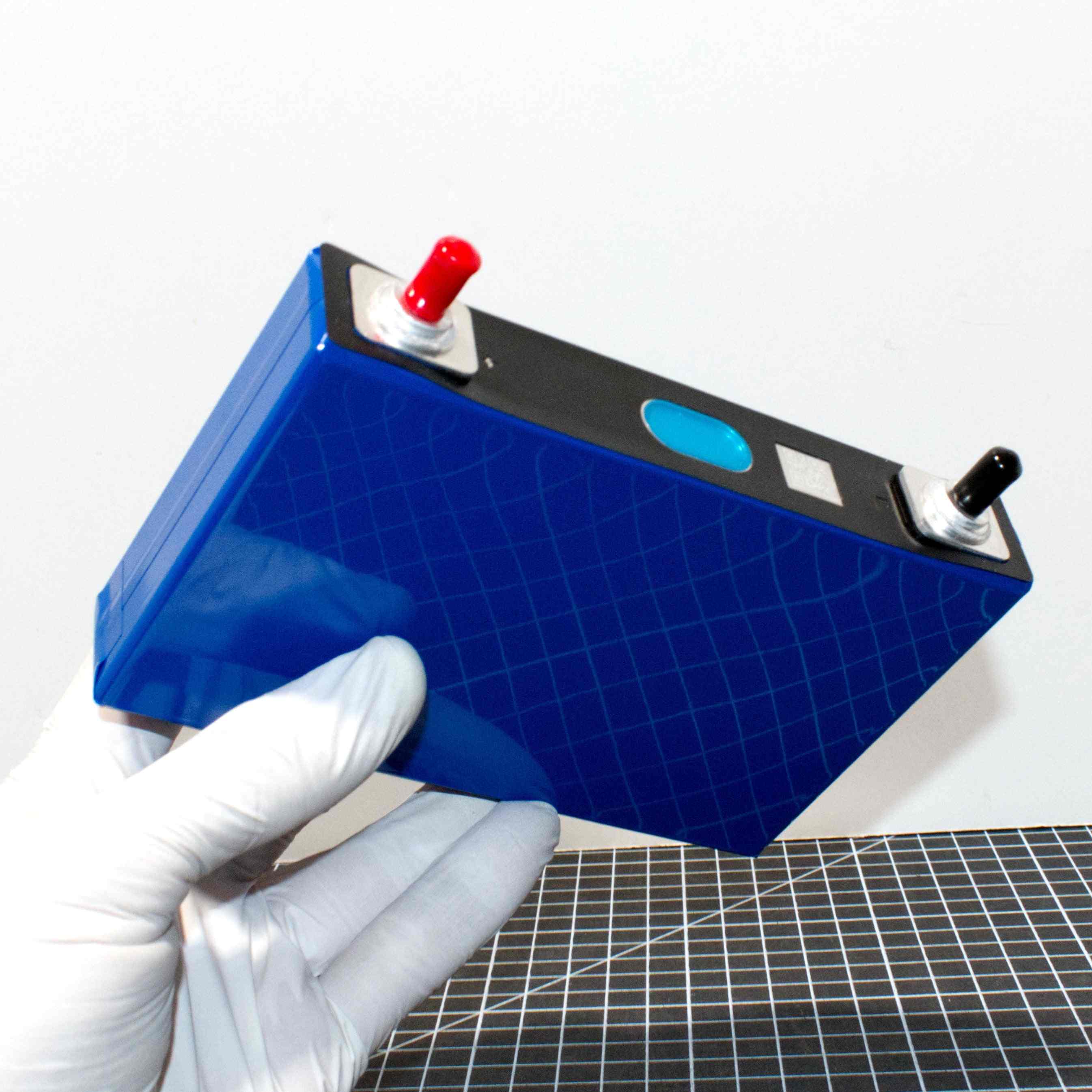 3.2V 32 Ah EVE LiFePO4 LFP battery cells with bus bars for off-grid solar and EV applications